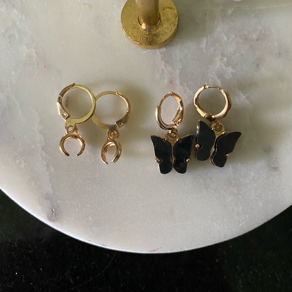 MAKE ME AND OFFER Black and Gold Butterfly Charm Huggie Earring Set